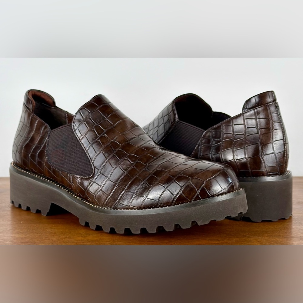 Vaneli Zivana Crocodile Embossed Brown Leather Loafers Size 7
